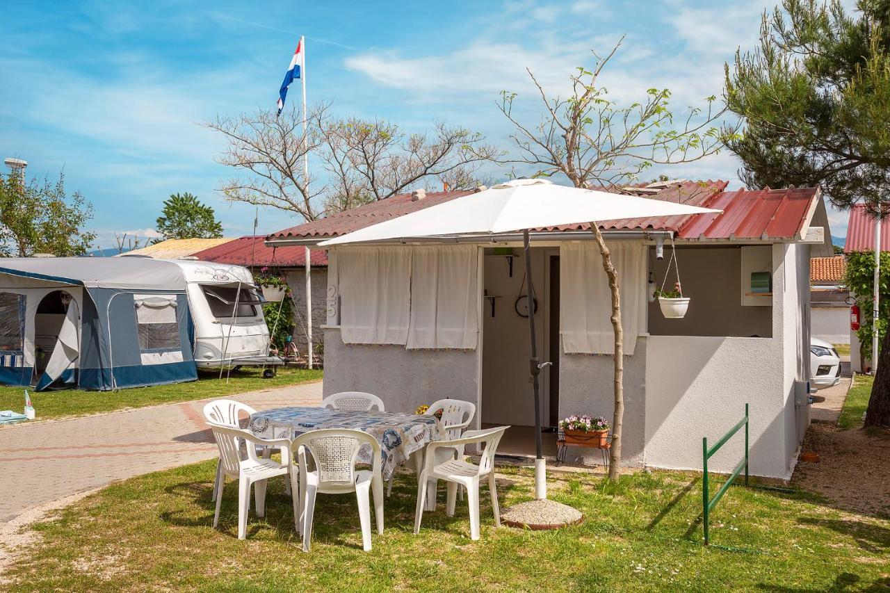 Camp Mali Bungalow Baska  Bagian luar foto